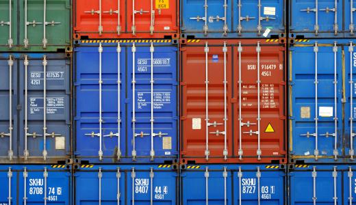 A freight forwarder helps provide lower shipping rates for customers.